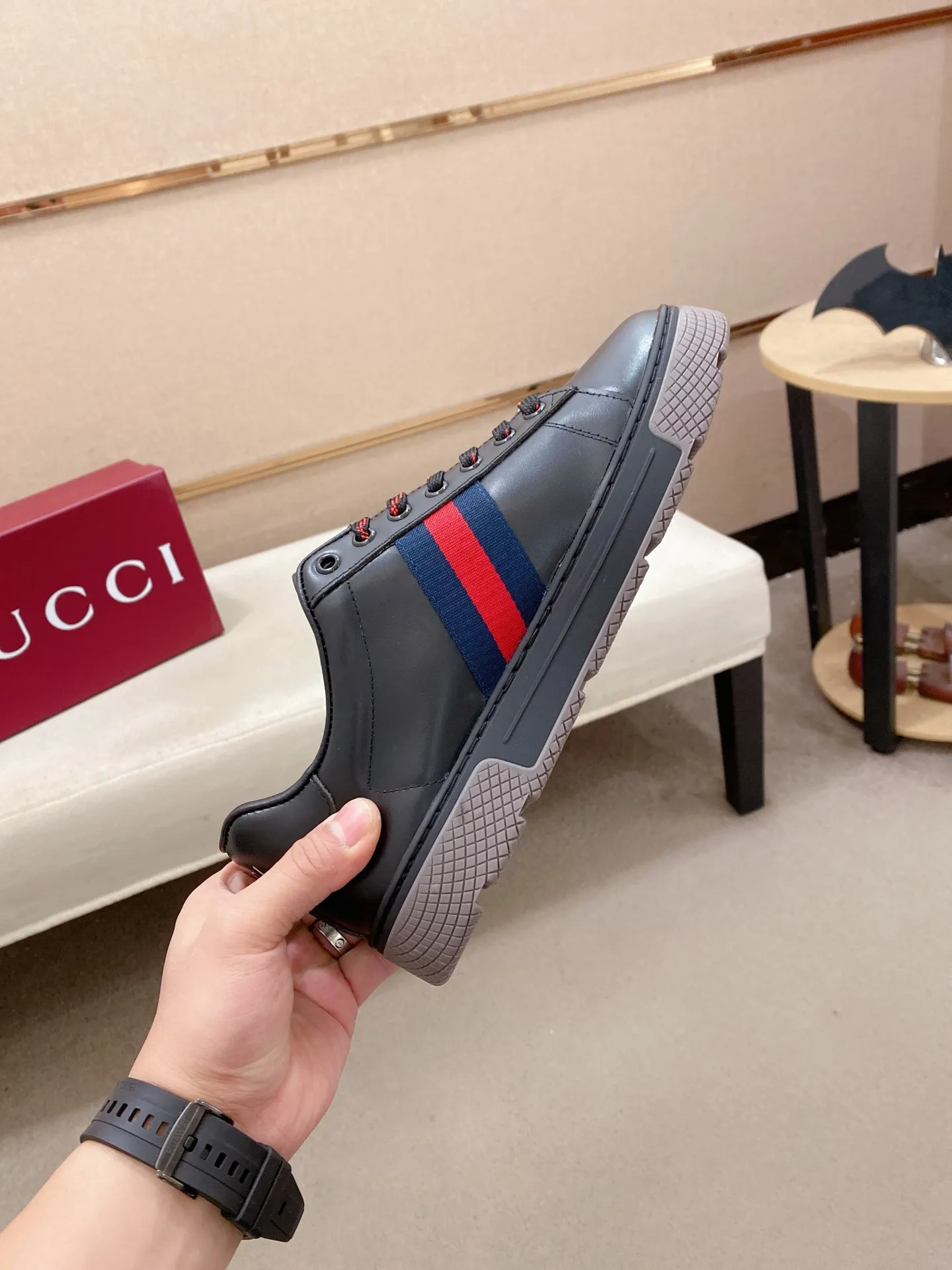 Factory price 442💰New GUCCI (Gucci) counters are available simultaneously, new men's shoes, 😘fabrics are selected imported cowhide, lining: sheepskin lining. 👍🏿 High-end ☄️ air-cushion molded anti-slip rubber outsole, exquisite lines, simple and elegant, comfortable and high-end for leisure travel. Code number: 39 to 44 (45 can be customized and cannot be returned or exchanged)